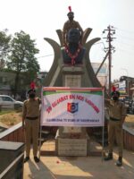 NCC CADETS OF GUJARAT DIRECTORATE UNDERTAKE CLEANLINESS DRIVE OF SATUES IN GUJARAT TO CELEBRATE 75 YEARS OF INDEPENDENCE