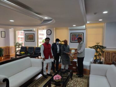 Karnataka Health Min meets Mansukh Mandaviya,seeks additional funds from Centre for upgradation of PHCs