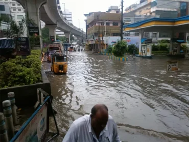 Hyderabad: Flooding in Hyderabad.. waterlogged low lying areas