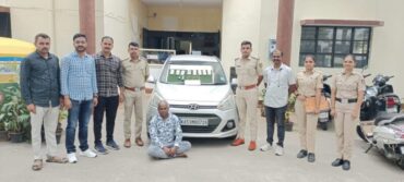 Security guard turned thief steals cash at auditor office arrested by Siddapura Police and recovered car and Rs.3.5 Lakhs cash