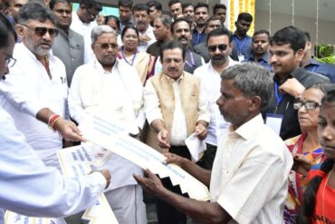 CM Credits Santosh Lad and Tukaram Duo for Building 12,000 Houses in Sandur“Defeat BJP’s Conspiracy in By-election,”CM Siddaramaiah Urges Public.