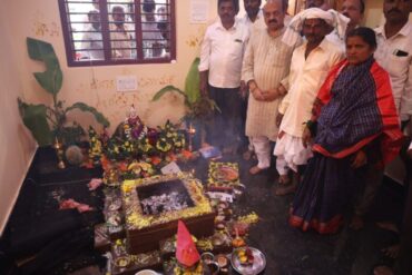 Former CM Basavaraj Bommai attends housewarming ceremony of the House for which he had sanctioned Rs. 5 Lakh