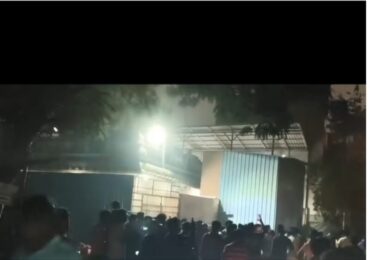 Massive fire in labourers colony in Veeranapalya around 40 makeshift houses & toys factory goods worth lakhs gutted in fire